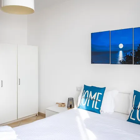 Affittacamere Accoglienti Stazione Piazza Principe - 3 Min Treni Crociere 3*