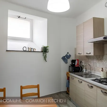 Affittacamere Accoglienti Stazione Piazza Principe - 3 Min Treni Crociere 3*